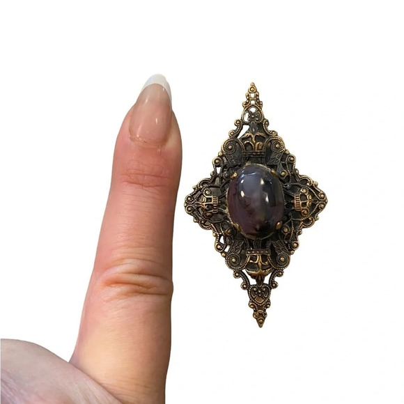 victorian goth antique gold color with gray stone brooch - Picture 4 of 4